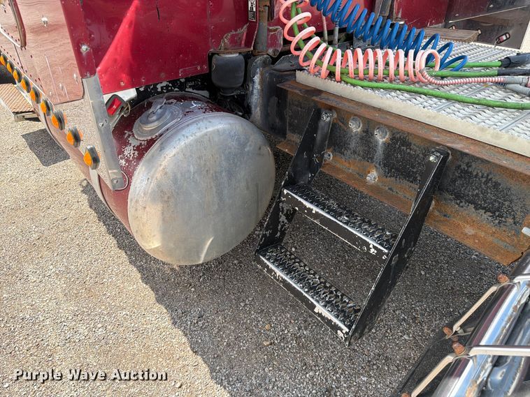 image for item FC3325 2000 Peterbilt 379 semi truck