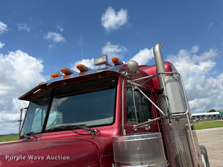 image for item FC3325 2000 Peterbilt 379 semi truck