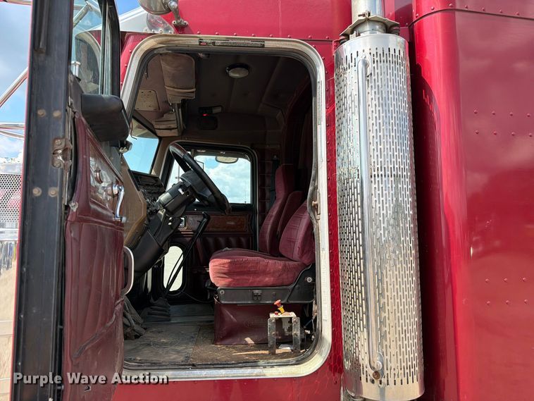 image for item FC3325 2000 Peterbilt 379 semi truck