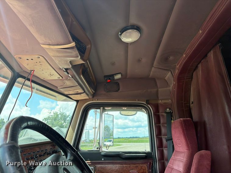 image for item FC3325 2000 Peterbilt 379 semi truck