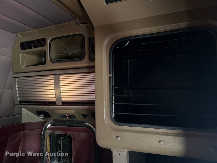 image for item FC3325 2000 Peterbilt 379 semi truck