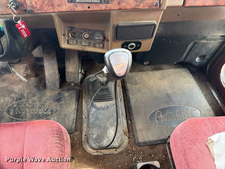 image for item FC3325 2000 Peterbilt 379 semi truck