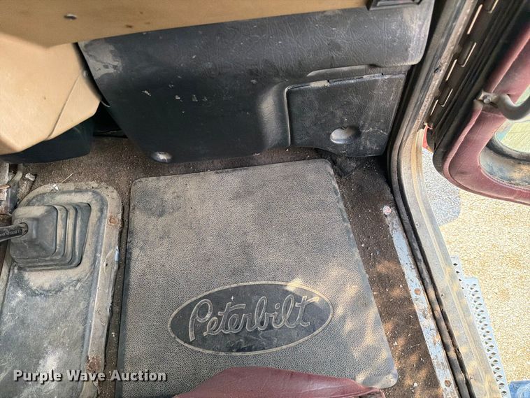 image for item FC3325 2000 Peterbilt 379 semi truck