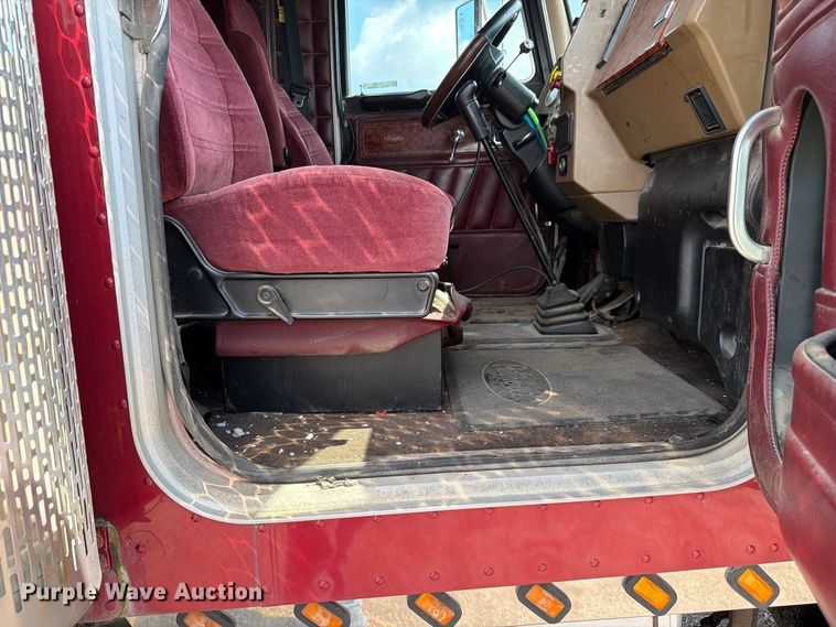 image for item FC3325 2000 Peterbilt 379 semi truck
