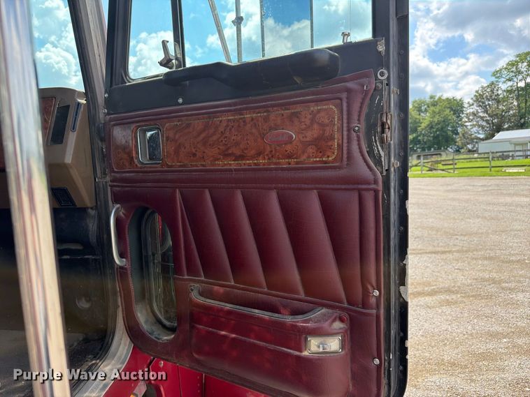 image for item FC3325 2000 Peterbilt 379 semi truck