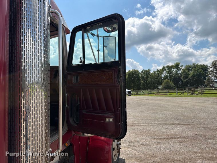 image for item FC3325 2000 Peterbilt 379 semi truck