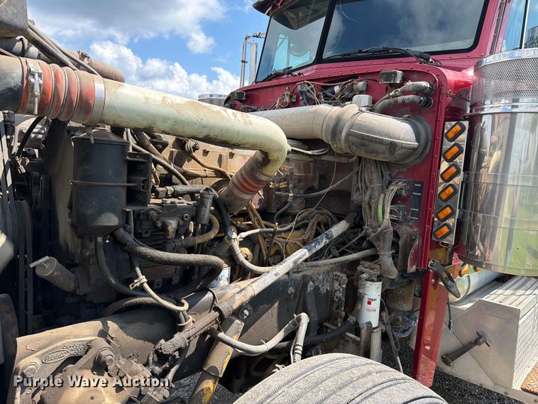 image for item FC3325 2000 Peterbilt 379 semi truck
