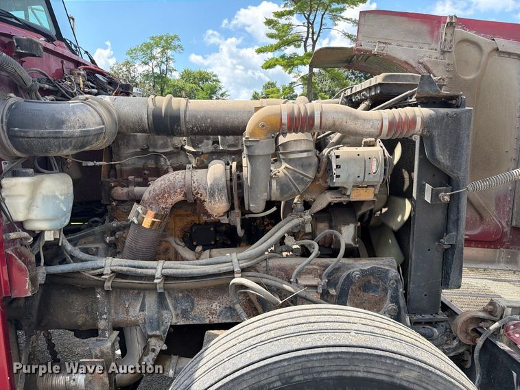 image for item FC3325 2000 Peterbilt 379 semi truck
