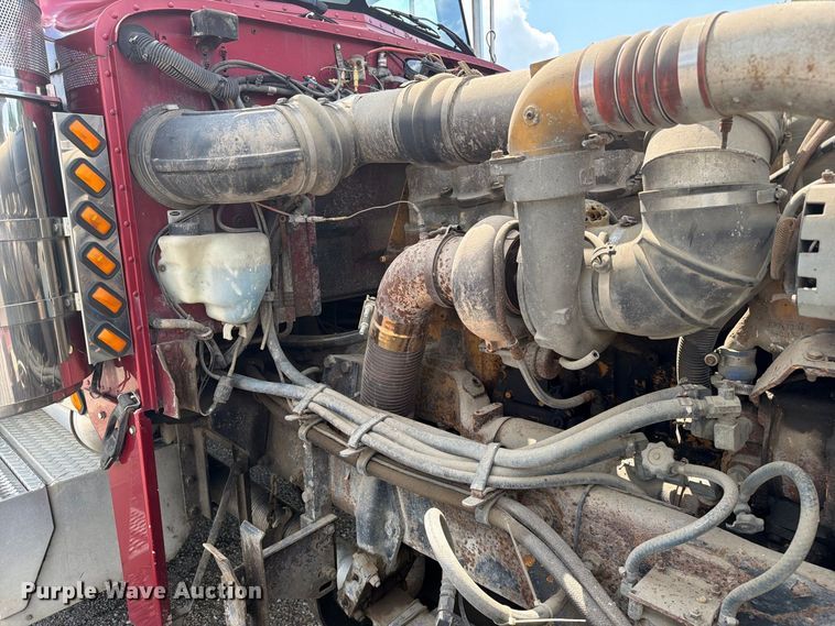 image for item FC3325 2000 Peterbilt 379 semi truck