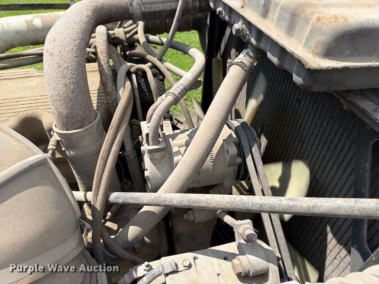 image for item FC3325 2000 Peterbilt 379 semi truck
