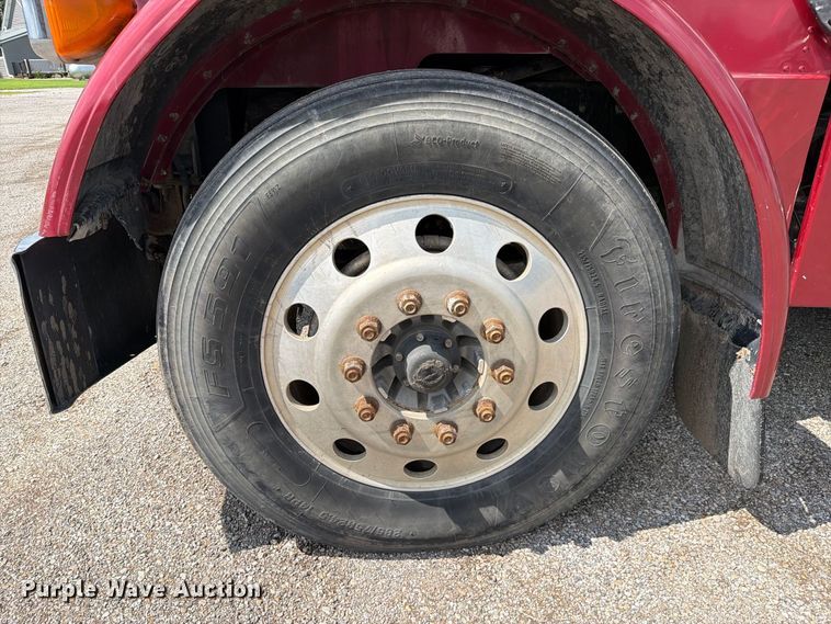image for item FC3325 2000 Peterbilt 379 semi truck