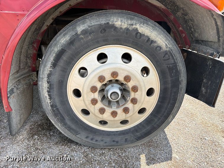 image for item FC3325 2000 Peterbilt 379 semi truck