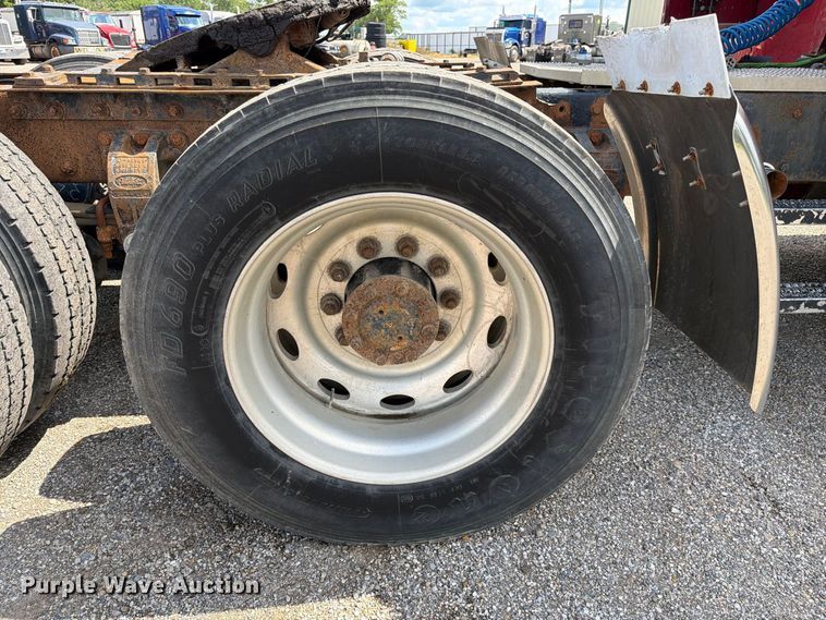 image for item FC3325 2000 Peterbilt 379 semi truck