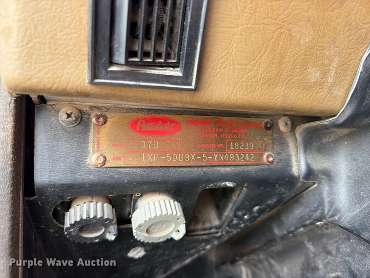 image for item FC3325 2000 Peterbilt 379 semi truck