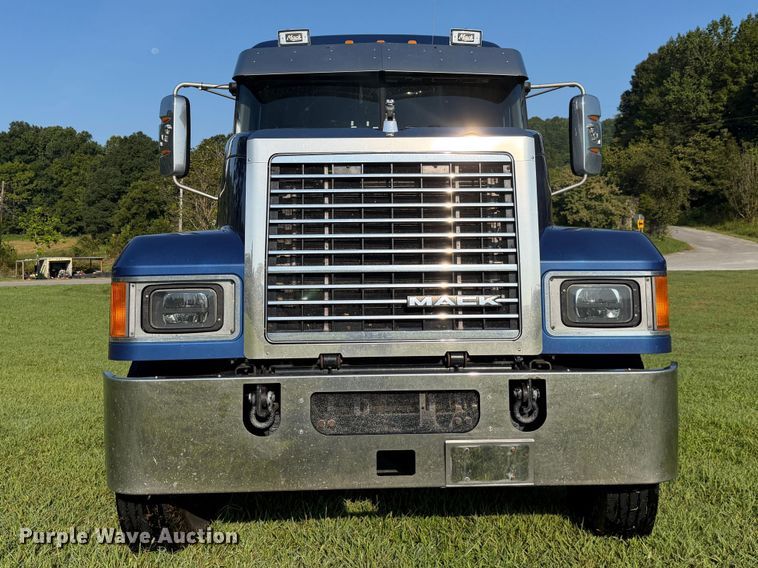 image for item FC3327 2018 Mack CHU613 semi truck