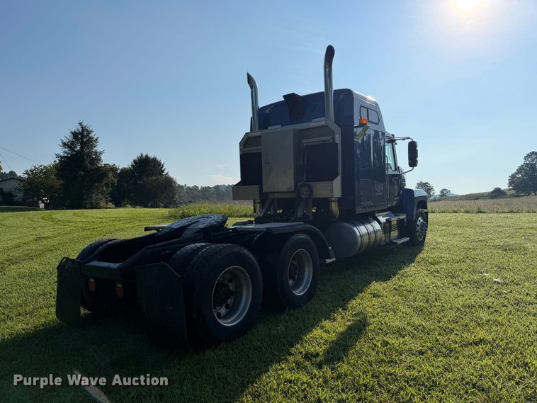 image for item FC3327 2018 Mack CHU613 semi truck