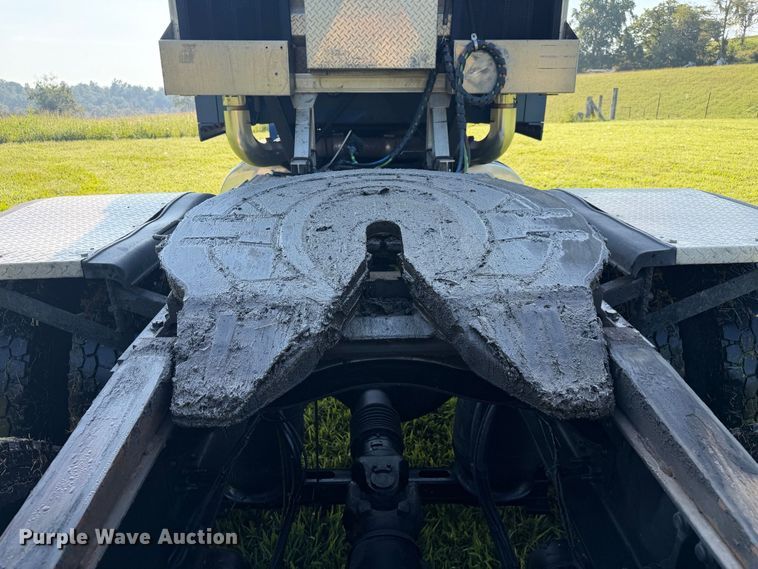 image for item FC3327 2018 Mack CHU613 semi truck