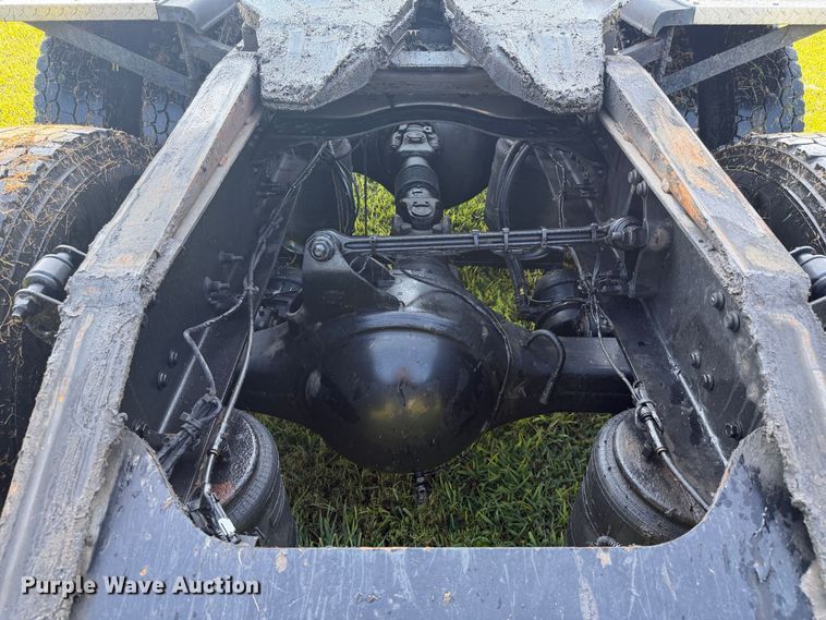 image for item FC3327 2018 Mack CHU613 semi truck