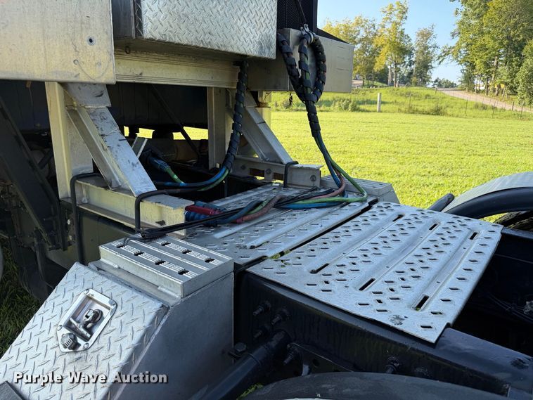 image for item FC3327 2018 Mack CHU613 semi truck