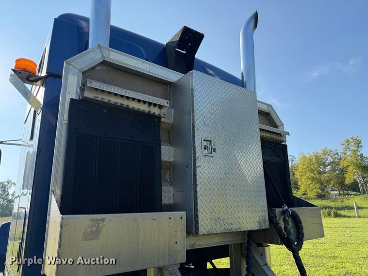 image for item FC3327 2018 Mack CHU613 semi truck