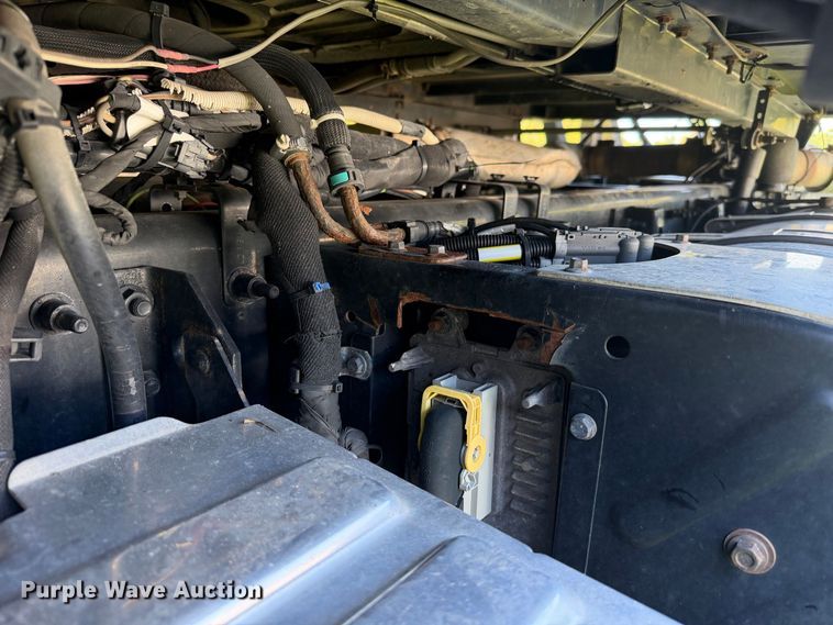 image for item FC3327 2018 Mack CHU613 semi truck