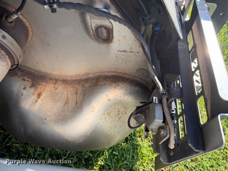 image for item FC3327 2018 Mack CHU613 semi truck