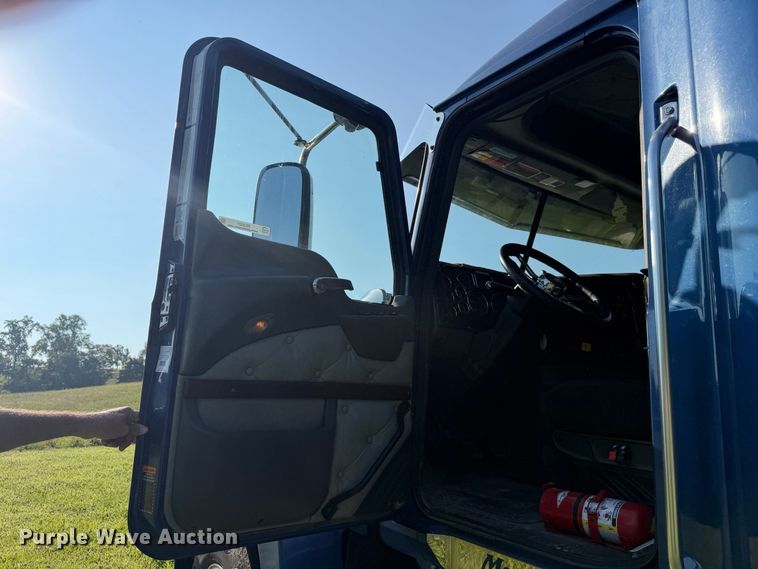 image for item FC3327 2018 Mack CHU613 semi truck