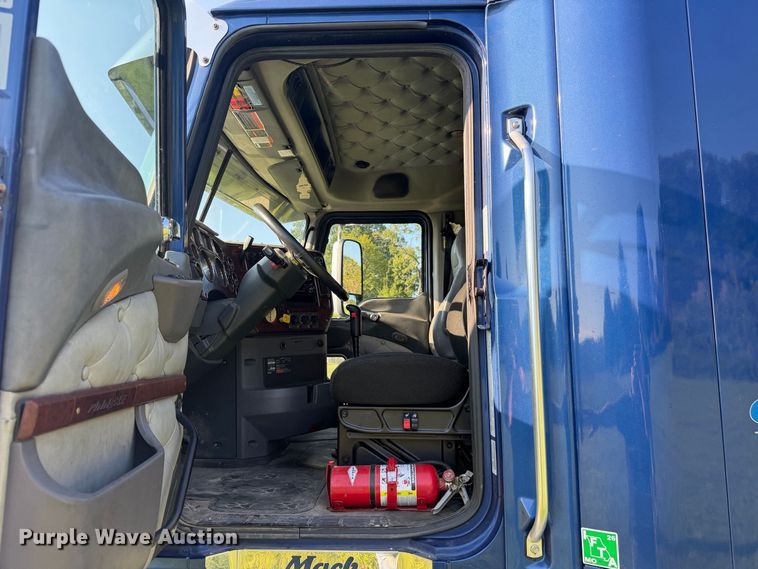 image for item FC3327 2018 Mack CHU613 semi truck