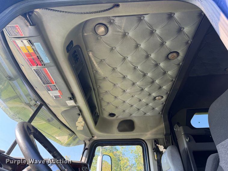 image for item FC3327 2018 Mack CHU613 semi truck