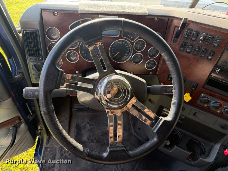 image for item FC3327 2018 Mack CHU613 semi truck