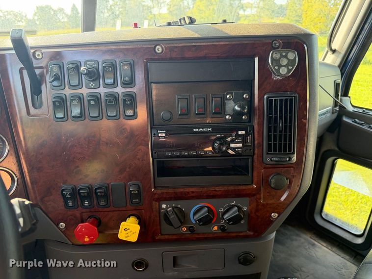 image for item FC3327 2018 Mack CHU613 semi truck
