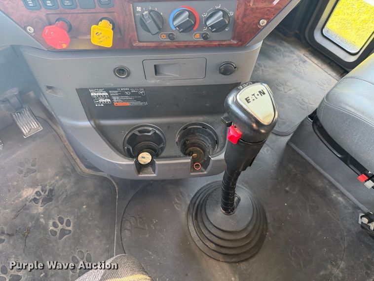 image for item FC3327 2018 Mack CHU613 semi truck