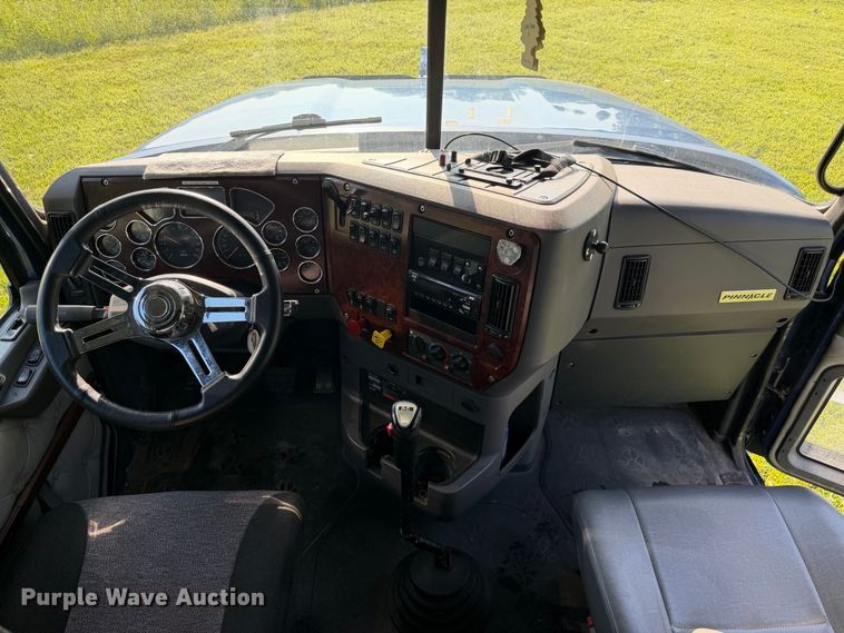image for item FC3327 2018 Mack CHU613 semi truck