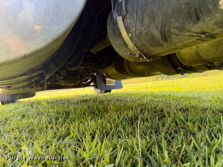 image for item FC3327 2018 Mack CHU613 semi truck