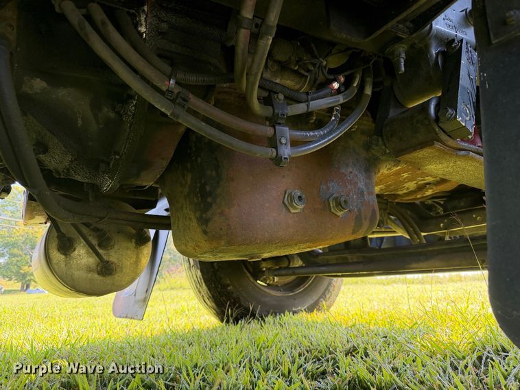 image for item FC3327 2018 Mack CHU613 semi truck