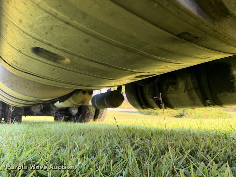 image for item FC3327 2018 Mack CHU613 semi truck