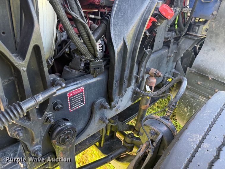 image for item FC3327 2018 Mack CHU613 semi truck