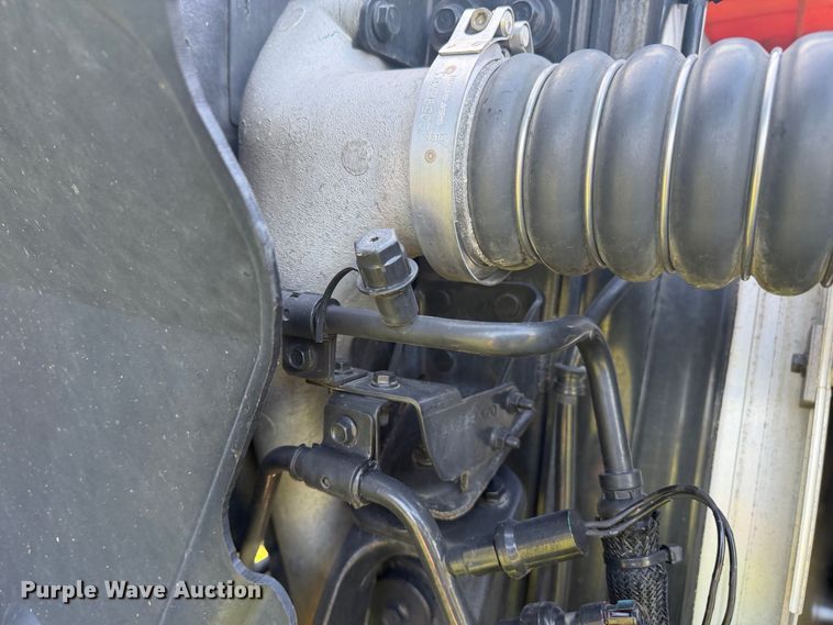 image for item FC3327 2018 Mack CHU613 semi truck