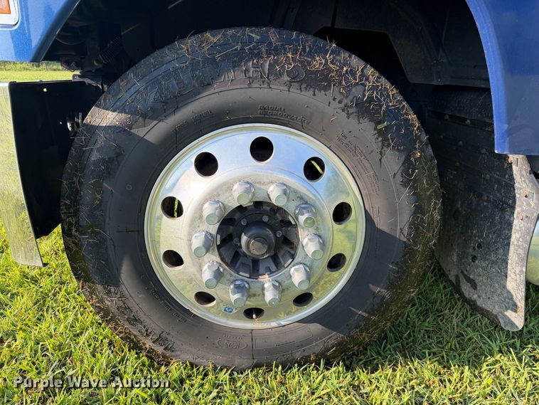 image for item FC3327 2018 Mack CHU613 semi truck