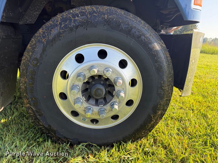 image for item FC3327 2018 Mack CHU613 semi truck