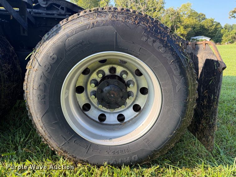 image for item FC3327 2018 Mack CHU613 semi truck