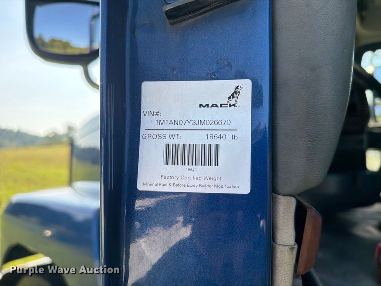 image for item FC3327 2018 Mack CHU613 semi truck