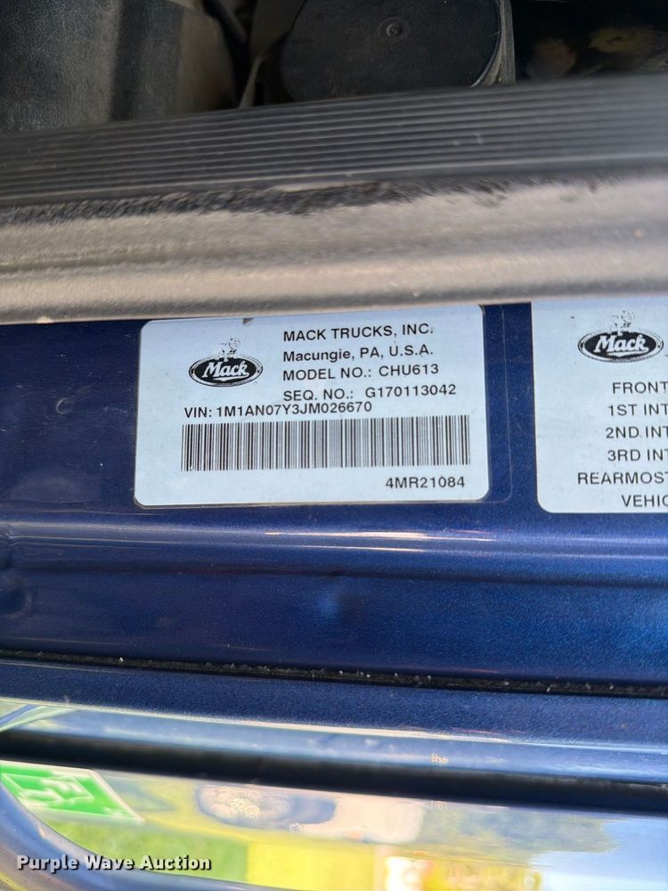 image for item FC3327 2018 Mack CHU613 semi truck