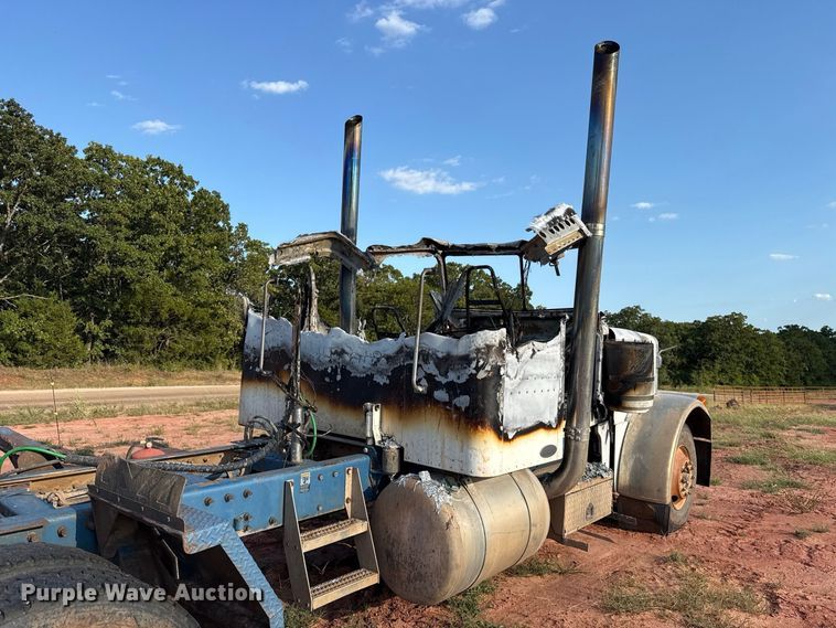 image for item FC4176 1998 Peterbilt 379 semi truck
