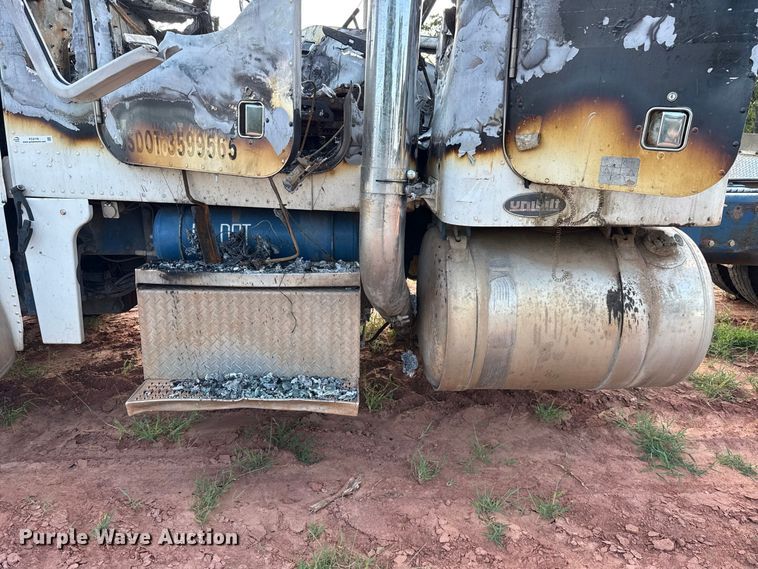 image for item FC4176 1998 Peterbilt 379 semi truck