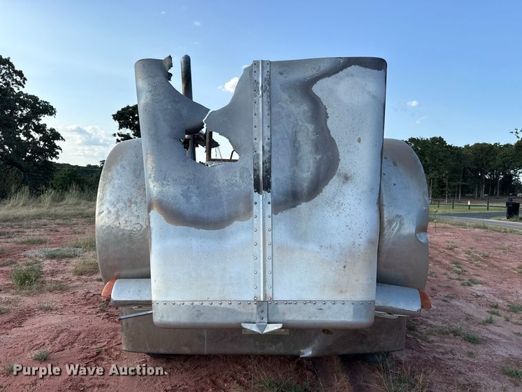 image for item FC4176 1998 Peterbilt 379 semi truck