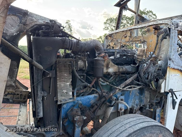 image for item FC4176 1998 Peterbilt 379 semi truck