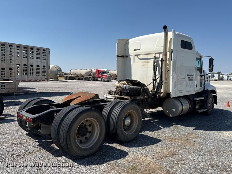 image for item FC4249 2018 Mack CXU613 semi truck