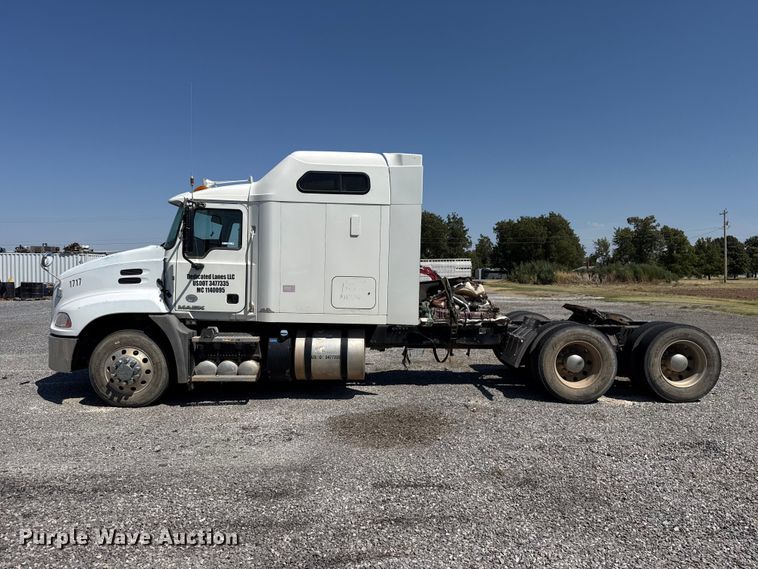 image for item FC4249 2018 Mack CXU613 semi truck