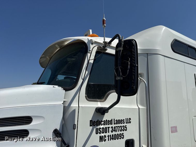 image for item FC4249 2018 Mack CXU613 semi truck
